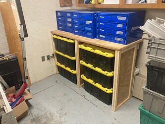 Tote storage shelf - 4458