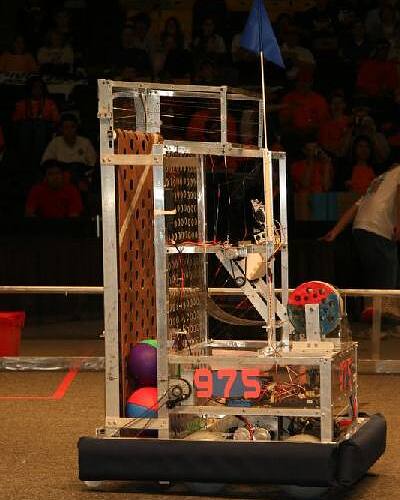 2006 robot team 975.jpg